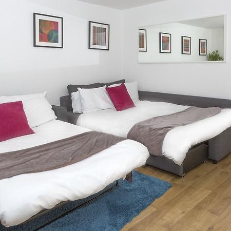 Quiet Riverside Apartment Лондон Экстерьер фото
