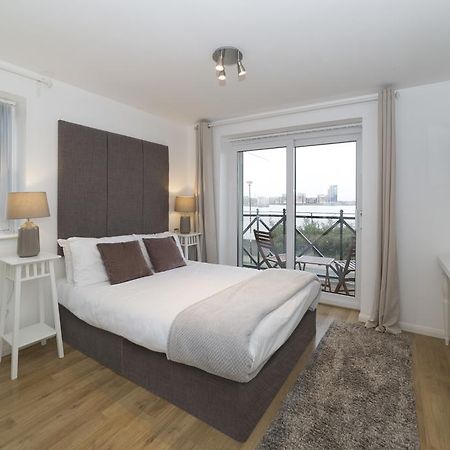 Quiet Riverside Apartment Лондон Экстерьер фото