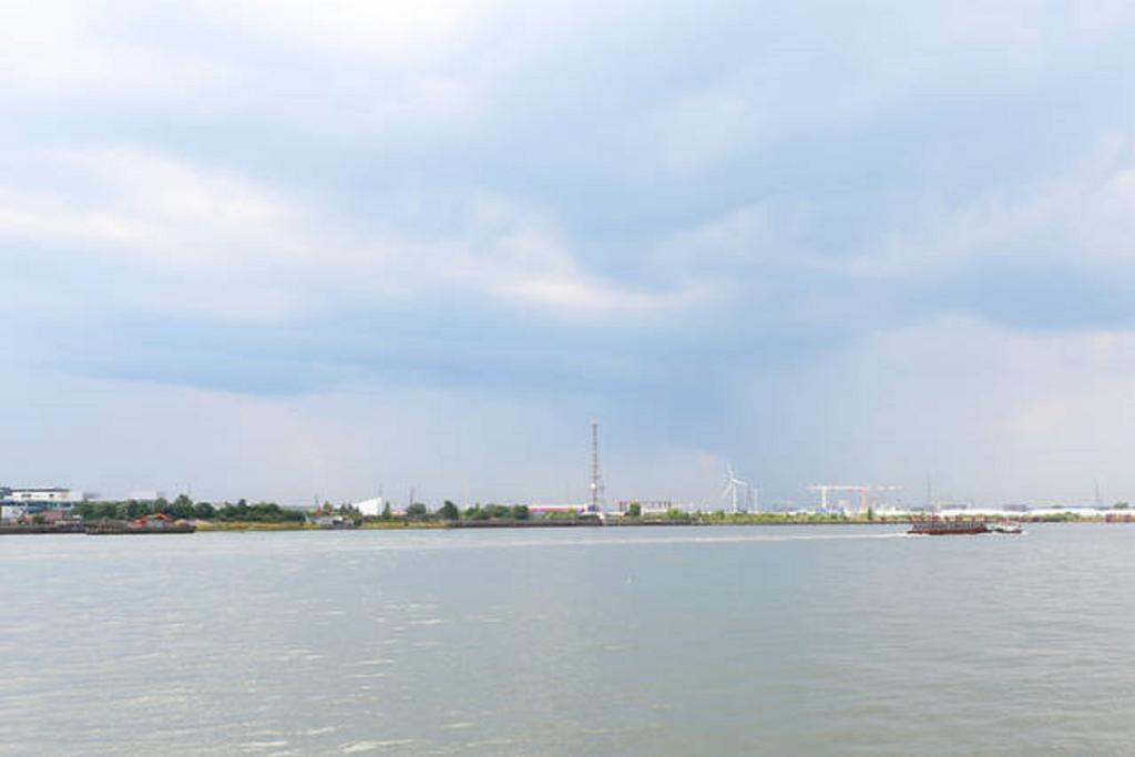Quiet Riverside Apartment Лондон Номер фото