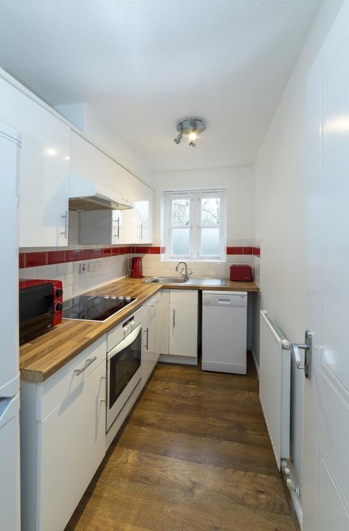 Quiet Riverside Apartment Лондон Экстерьер фото