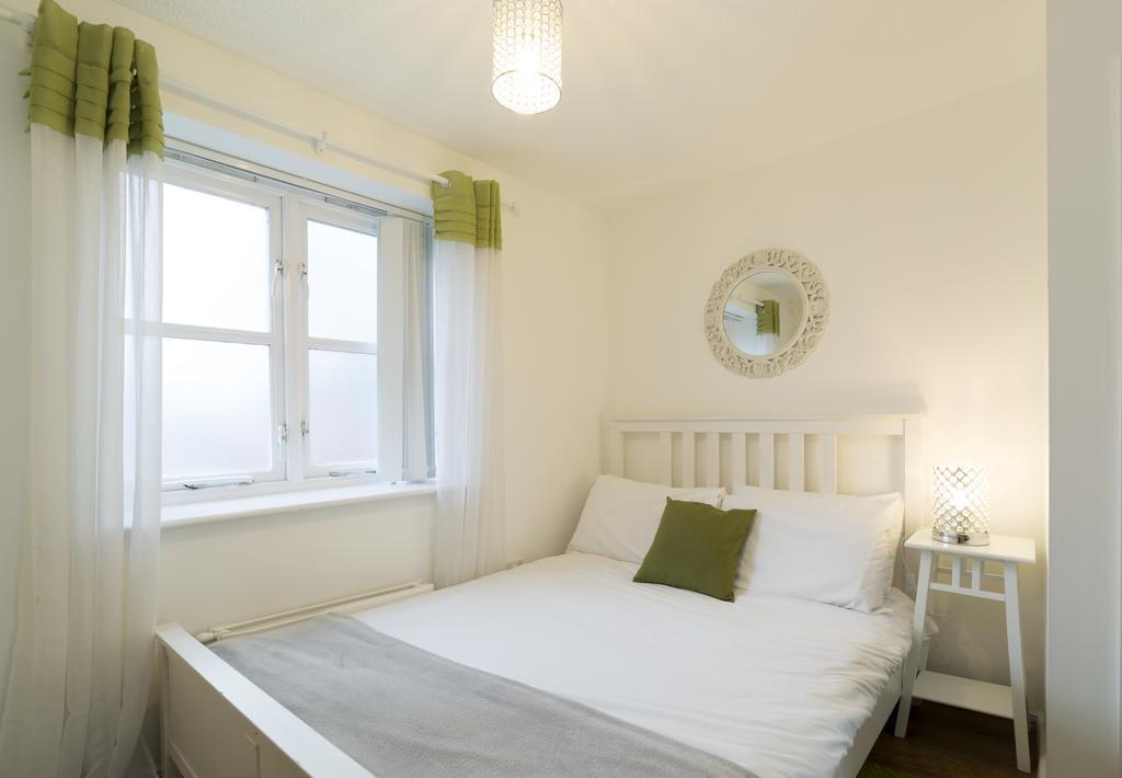 Quiet Riverside Apartment Лондон Экстерьер фото