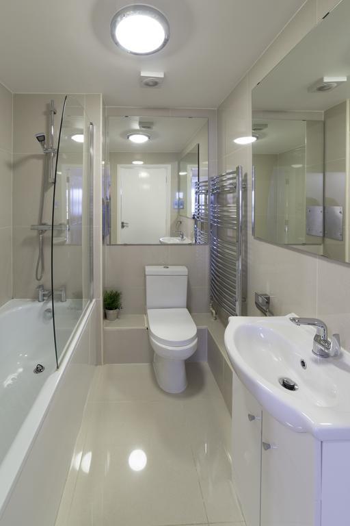 Quiet Riverside Apartment Лондон Экстерьер фото