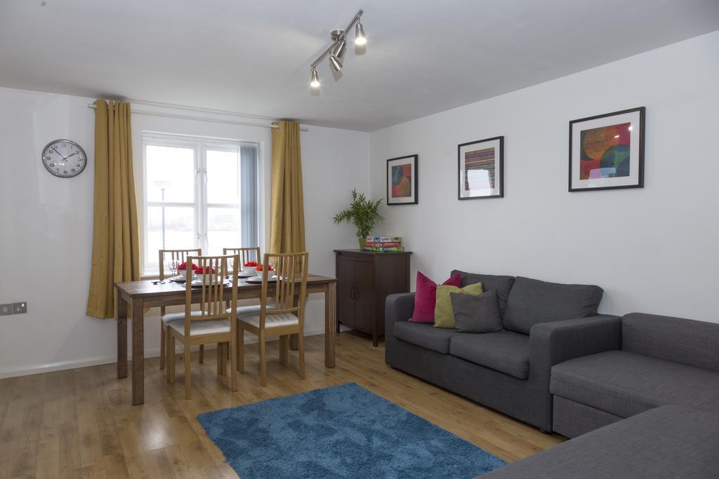 Quiet Riverside Apartment Лондон Экстерьер фото