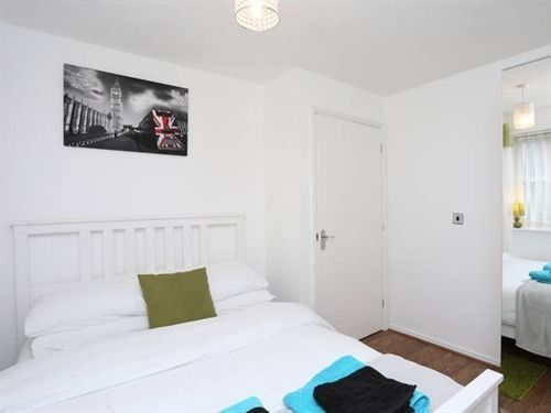 Quiet Riverside Apartment Лондон Экстерьер фото