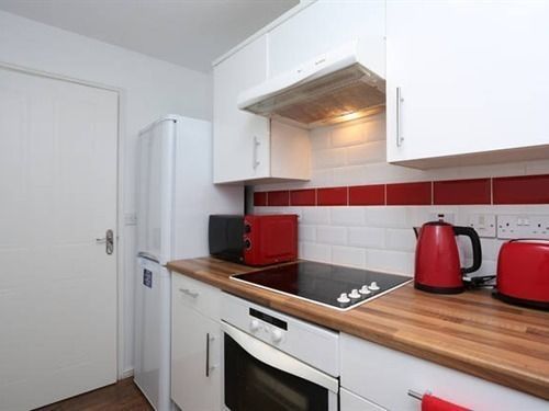 Quiet Riverside Apartment Лондон Экстерьер фото