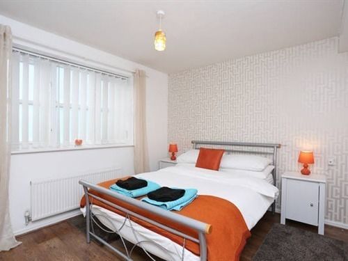 Quiet Riverside Apartment Лондон Экстерьер фото