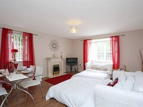 Quiet Riverside Apartment Лондон Экстерьер фото